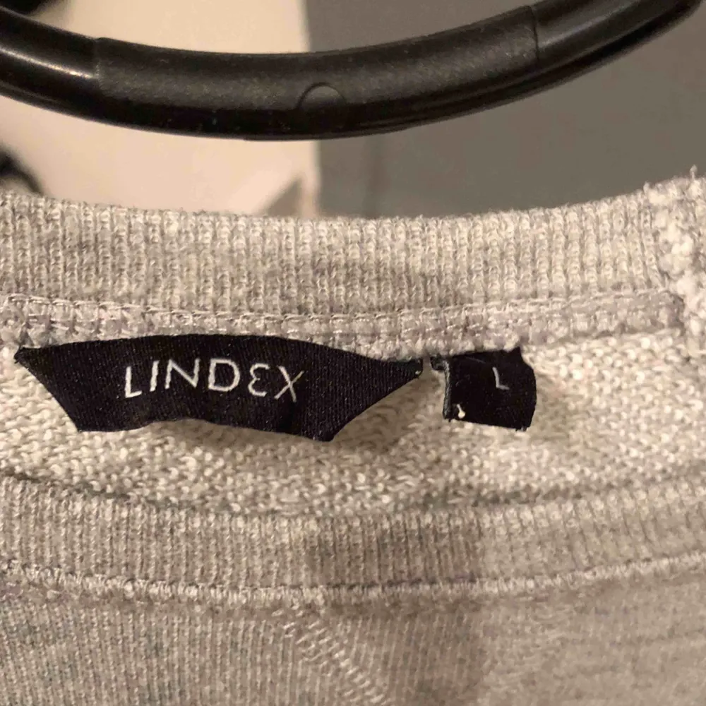 Sweatshirt från Lindex, priset är inkl frakt & betalning sker via swish!☺️. Hoodies.