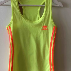  - Adidas linne i bra skick