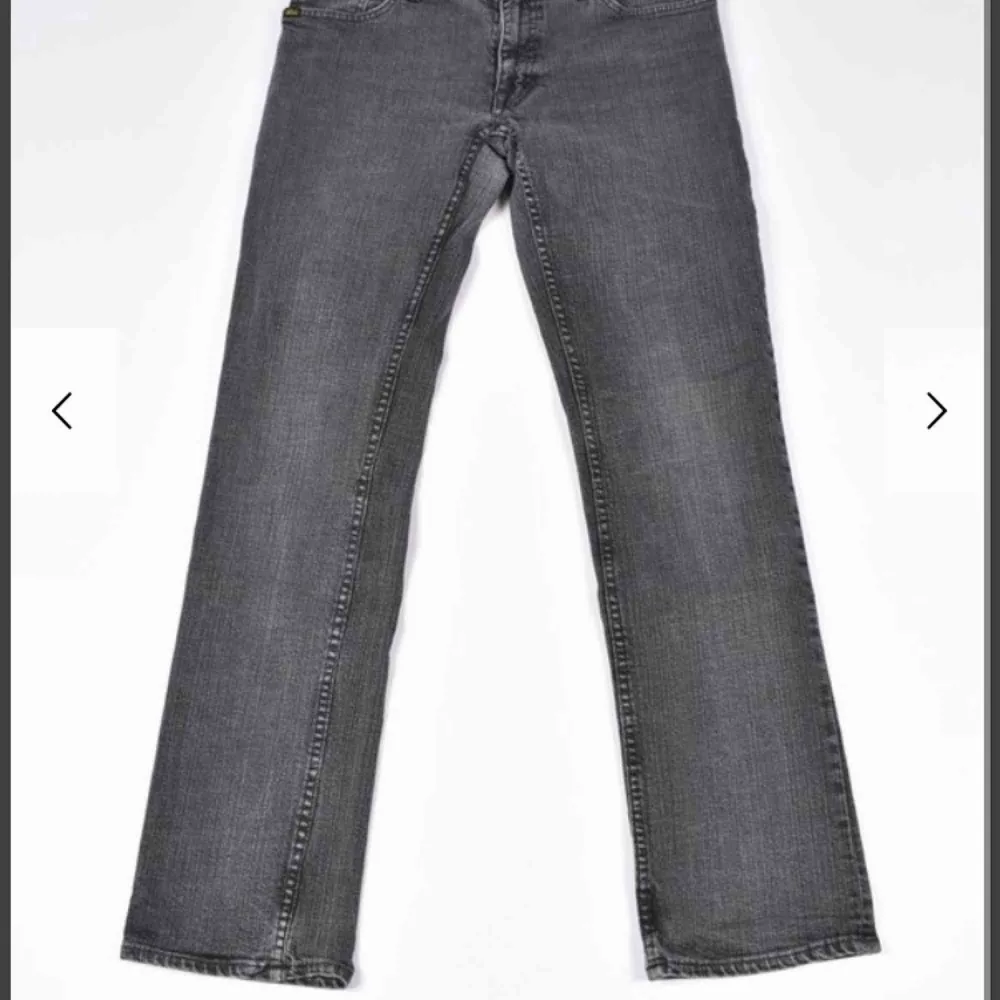 Jeans från tiger of sweden modellen Idol, aldrig använda. Raka i benen och låga i midjan. Möts upp eller fraktar:) Kolla in min sida för många nya plagg❤️. Jeans & Byxor.