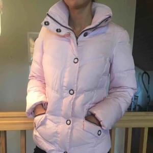  - Superfin ljusrosa jacka från Esprit! Möts upp i Stockholm.