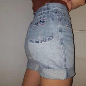  - Mina älskade shorts som jag växt ur. Från märket meiko. Dom sitter nog rätt tajt på dig som är en M i storleken. 