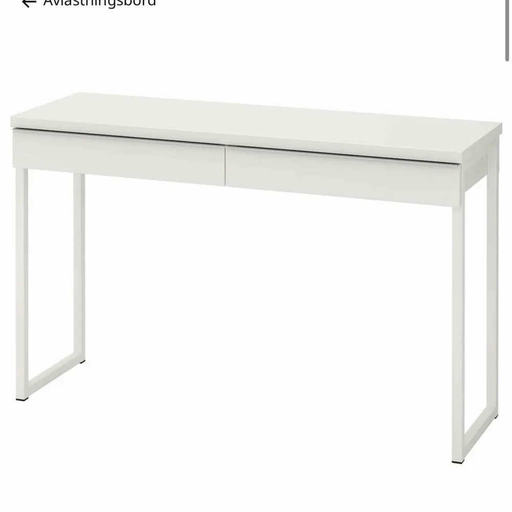 Bestå burs avlastningsbord/skrivbord i vitt från Ikea. Använt men är i nyskick då jag köpte det endast några månader sedan men måste nu flytta och den får tyvärr inte plats i det nya boendet viket är synd. Finns att hämta i Östberga omgående!. Övrigt.