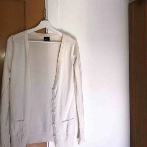  - Vit kofta från Cubus i storlek S. 