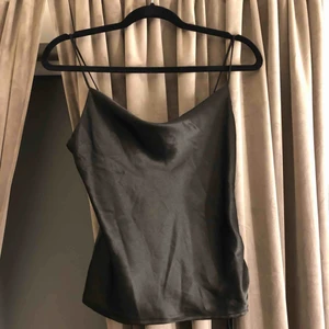  - Frakten står köparen för  Skulle säga att den är XS/S