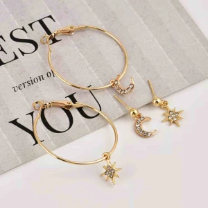  - Intressekoll av dessa 4 pack (moon and star) örhängen  Skicka om du är intresserad 