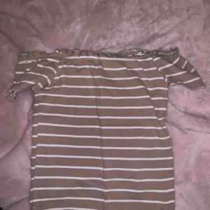  - Tröja från Gina, offshoulder och magtröja. Skriv för bilder på