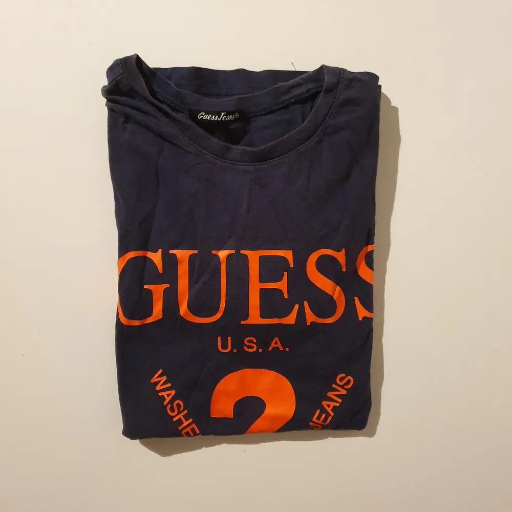 Guess tshirt säljs🔥. T-shirts.