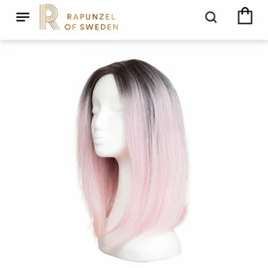 Rapunzel of Sweden  - Oanvänd ljusrosa peruk med mörka rötter från Rapunzel. Suuuper fin och grym kvalitet, tyvärr blev det ett dubbelköp så säljer vidare denna :) nypris 699:- mitt pris 550:-  40cm som längst och 25 cm i nacken. FRI FRAKT! 
