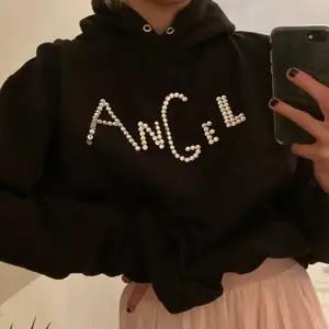 super snygg hoodie där det står ANGEL med rhinestones!! använd max 2 gånger. den kommer tyverr ej till användning därför säljer jag! frakt ingår i priset💕💕💕