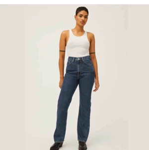 rowe jeans - ett par rowe jeans från weekday knappt använda storlek 27/32