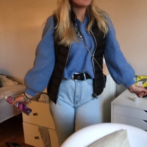 Blå stickad tröja  - Jättefin blå stickad tröja! Knappt använd. Fakt tillkommer på 50kr❤️