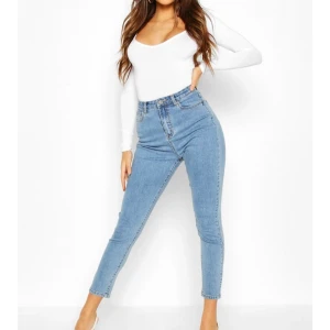 Highwaist jeans - Ett par helt nya jeans från boohoo. De satt inte bra på mig och därför säljer jag de!