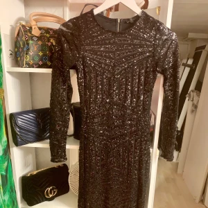 Festklänning  - Snygg festklänning 