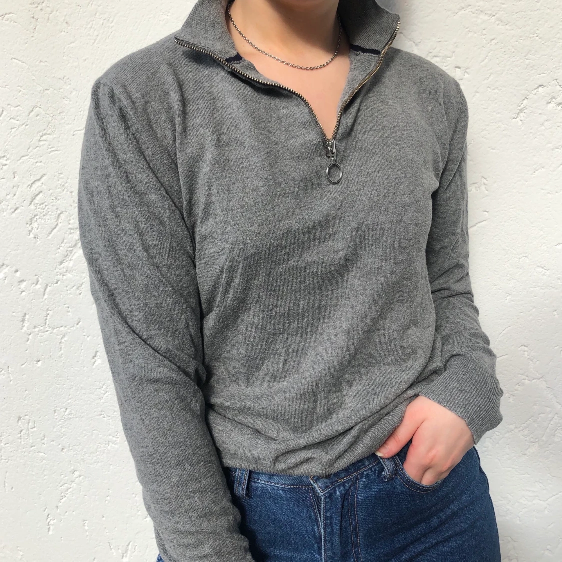 Grå tröja med dragkedja  - 90