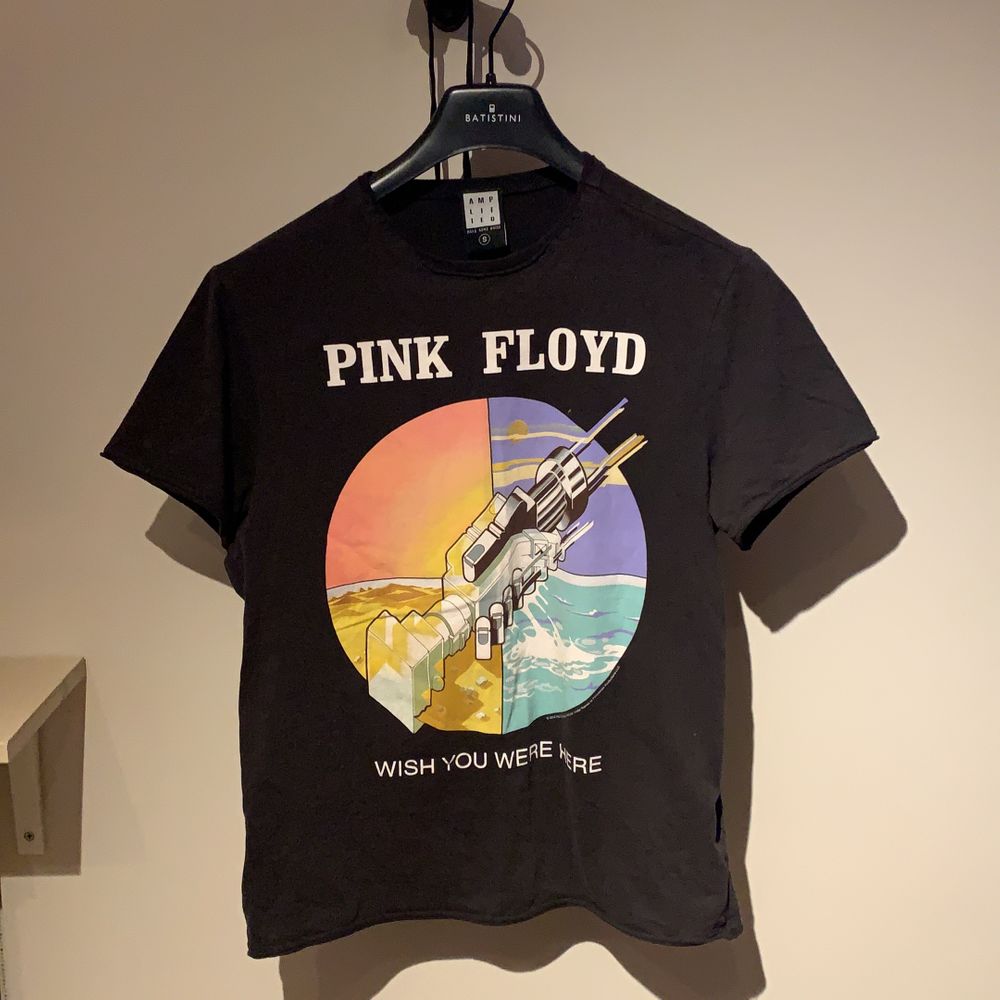 En vintage Pink Floyd T-shirt från deras ”Wish you were here” album. Skitcool T-shirt i mycket bra skick!!. T-shirts.