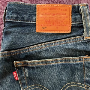 LEVIS HIGH WAIST 501 - skiitsnygga jeansshorts!!! säljes pga passar tyvärr inte mig 🥺 