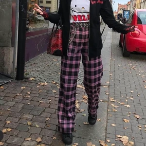 IAMGIA vida byxor - Snygga byxor från IAMGIA. Köpta för 1200 kr. Passar XS-M! Köparen står för frakt 🦋 pris kan diskuteras!