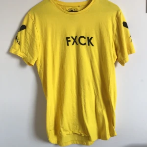 ALAN RUST t-shirt  - Inköp i somras men sällan använd. Storlek: Small 