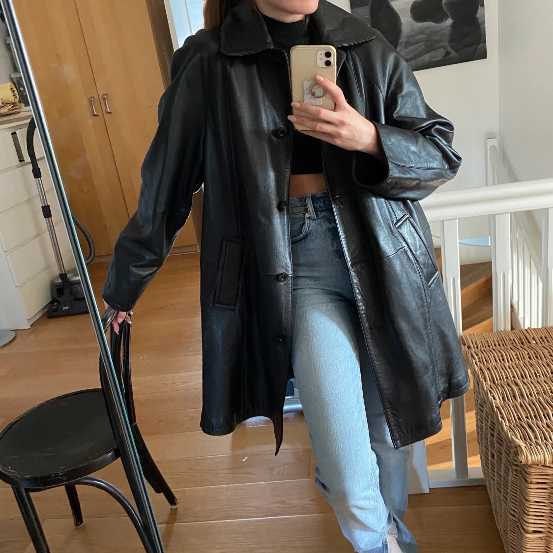 Svart oversized skinnkappa