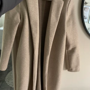 Kappa från zara - Kappa från zara, aldrig använd: för liten för mig därför jag säljer