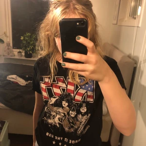 Band t-shirt  - Cool kiss band t-shirt helt oanvänd 