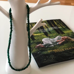 Underbart nytt halsband i natursten 💚 - Underbart nytt halsband i natursten 💚 Färg: grön 🍀 Magnetiskt lock