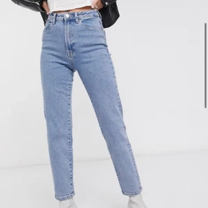 Mom jeans  - As fina mom jeans i storlek 34, helt nya i obruten förpackning med alla prislappar kvar 
