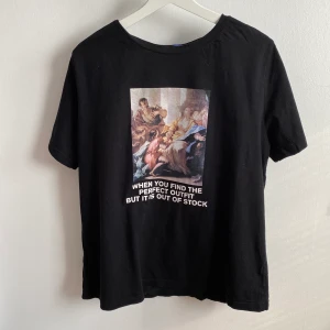 Zara tshirt L - t-shirt från Zara i strl. L med snyggt tryck!