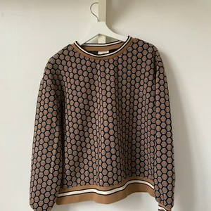 GP&J baker tröja jumper pullover  - Nyskick, jumper passar M för tjejer och S för killar, glittrig i tyget