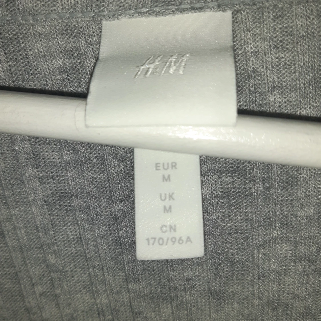 Grå tröja från H&M, strl M - 91