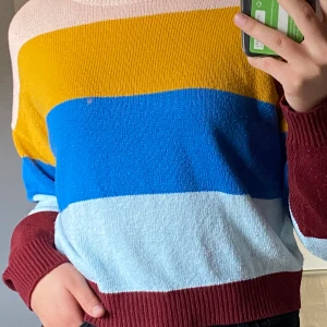 Stickad tröja - Em stickad tröja som är i fint sick och säljer för att det inte riktigt min passform 