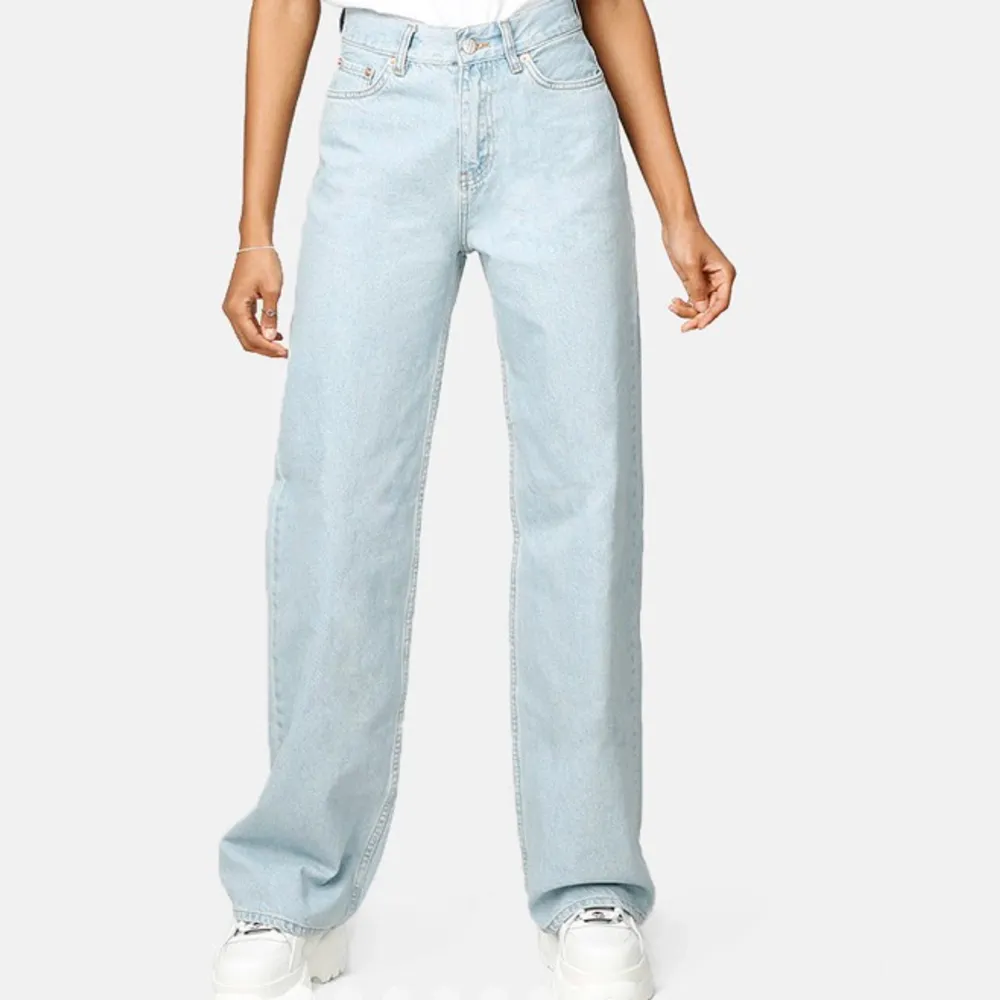 Oversize jeans från Junkyard! Säljes då den va för små. Jeans & Byxor.