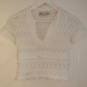 Stickad T-shirt - Super fin vit stickad t-shirt