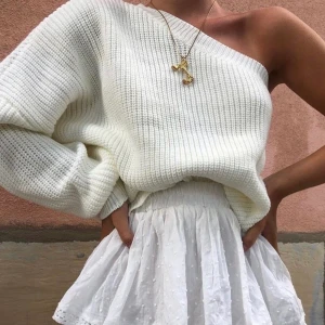 Byanastasia stickat - Säljer nu denna älskade klassikern från byanastasia då jag aldrig använder den🤍 buda gärna i medelande så jag kan få tag på er sen! högsta bud: 310 exklusive frakt. 