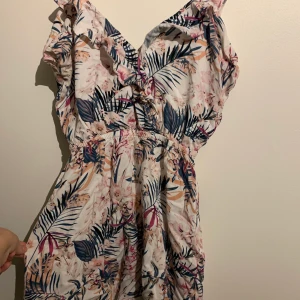 Klänning  - Klänning växter print 