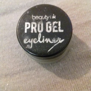 Pro gel eyeliner  - från beauty UK Nypris 96 kr på doft on mitt pris 40kr frakt 9kr