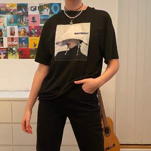Supercool tshirt, okänt märke🤨 Skön o stor! spårbar frakt💓 tröjan + frakt = 99kr💓