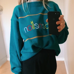 Orginal benetton  - Stickad benetton tröja i fint skick! Storlek L men jag är S och använder den som en lite oversize. Skönt tyg. 