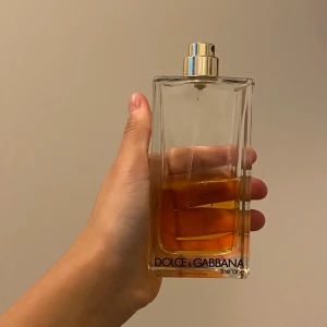 parfym - dolce & gabbana. Supergod parfym snabbaffär gäller 200kr + 42 i frakt. Sänker inte merz mvh