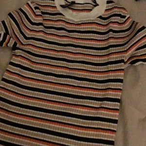 Hm t-shirt  - Köpt hm, fin, inga fläckar.