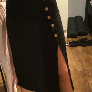 Kjol - Kjol med slits! Perfekt till sommaren💕 Frakt tillkommer!