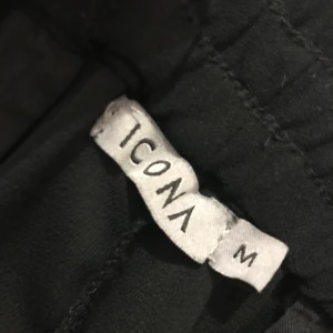 Kostym byxor - I fint skick, använda 1 gng. Skönt material