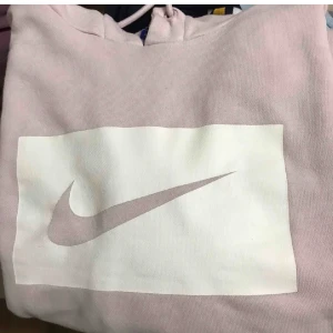 Äkta Nike tröja i lite längre modell  - Jättefint skick 