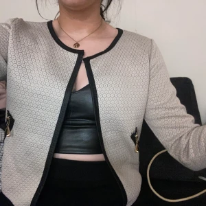 Kofta - Fin kofta i storlek S knappt använd fint skick 