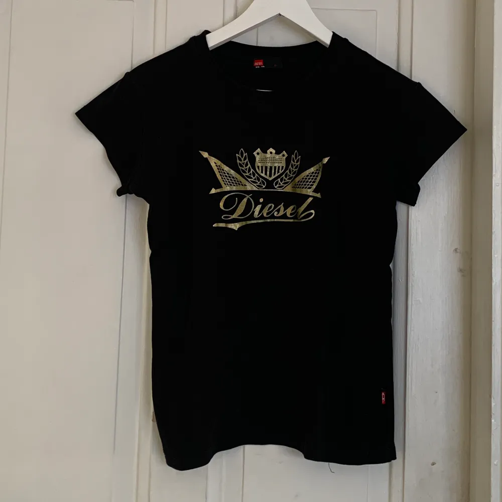 snygg t-shirt från diesel, nyskick. strl S-M, 110 kr + frakt eller mötas i gävle✨. T-shirts.