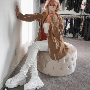 Söker! Lisa Anckarman Kavaj - Söker denna kavaj från storlek 40/L och uppåt!!!