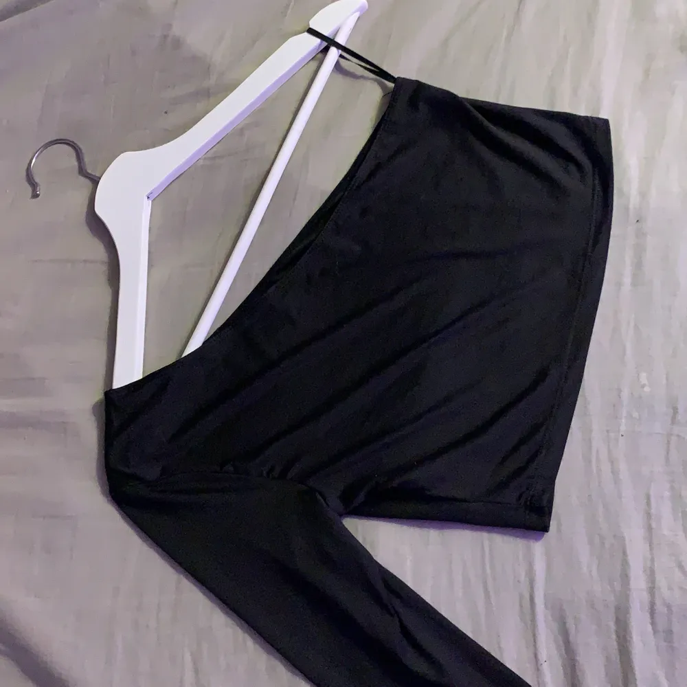 Super snygg tröja från SHEIN i storlek M (känns som en S i storlek) Använt 1 gång ( för lite för mig ) Pris: 55kr+ Frakt🤍. Toppar.