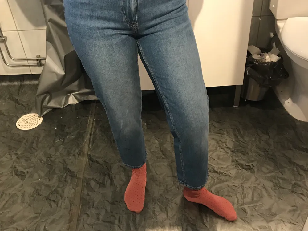 Säljer dessa super snygga Jeans från Lindex. storlek 38 men passar även 36 beroende på hur man vill att de ska sitta. Jag är 167. . Jeans & Byxor.