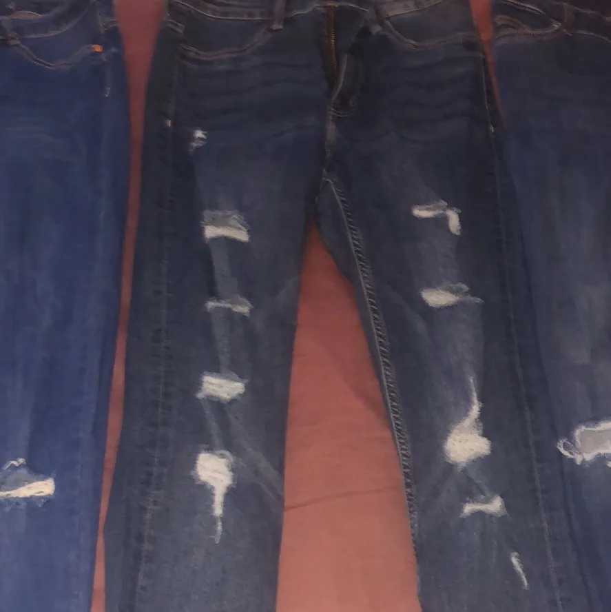 Som nya stretchig material- passar storlek 36/38- säljes för 199kr styck. 5 olika jeans. Jeans & Byxor.