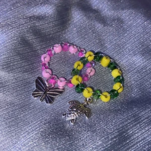 Ringar - Jättefina ringar! Kan pärla andra färger och valfri berlock:))